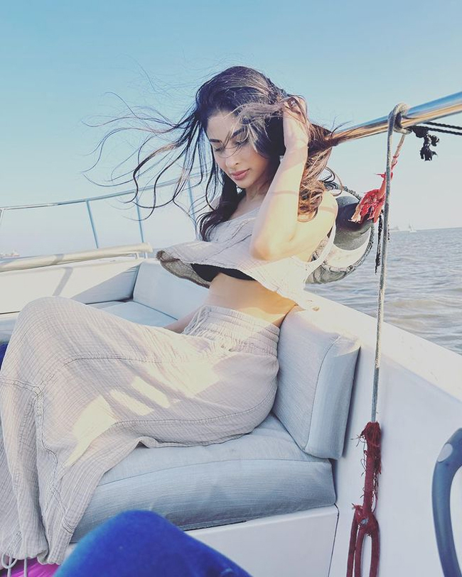 Staggering Looks Of Mouni Roy